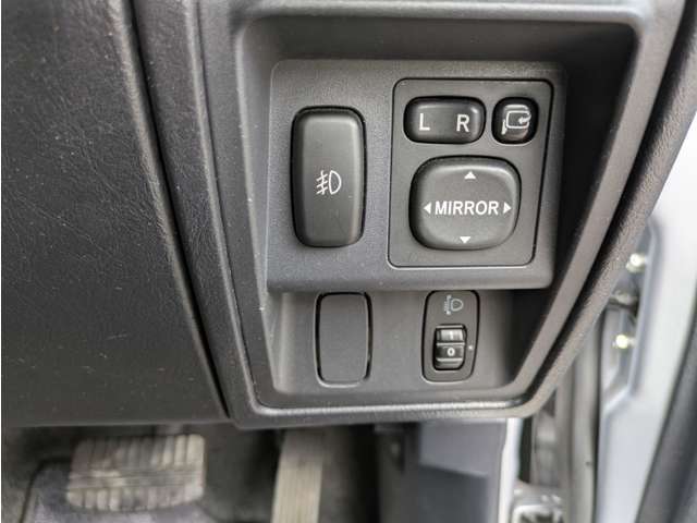 電動格納ミラー操作スイッチ☆