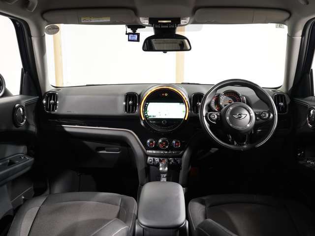 ■高年式、低走行、装備や価格に魅力があるなど、専門店の目線で厳選した高品質なミニのみ厳選し、約250台以上の新旧ミニの中からお気に入りの1台をお選びいただけます■マッチした1台がきっと見つかりますよ♪