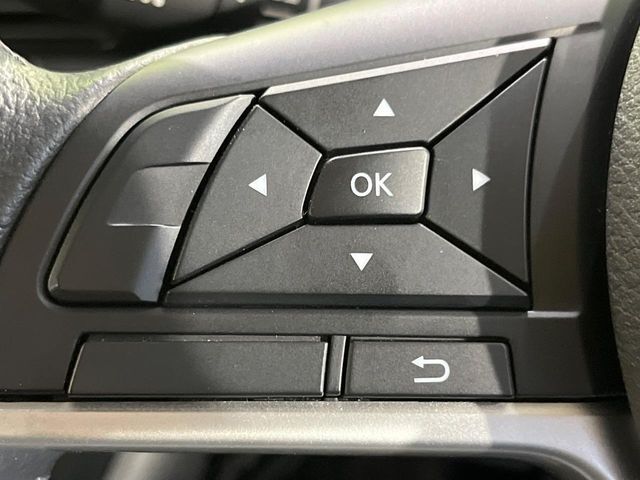 【ステアリングスイッチ】運転中、前方から目線をそらすことなく、オーディオ等の操作が可能な便利機能！安心＆快適なドライブを演出してくれます♪