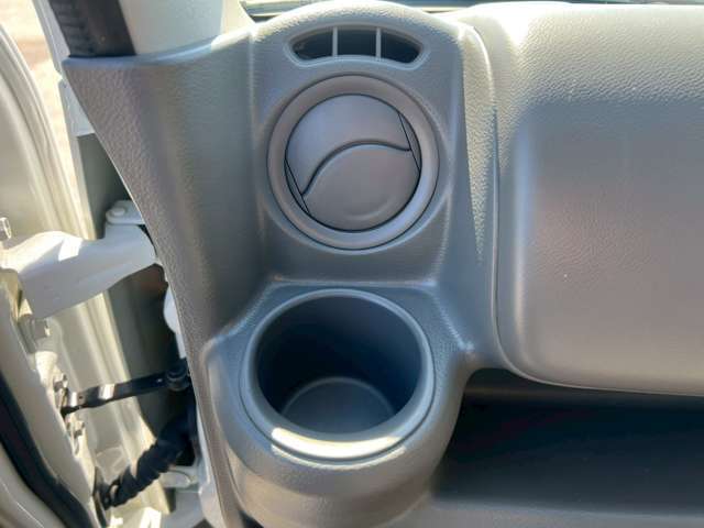 【タイヤハウス】確認し辛い部分はミラー等の道具を使用してしっかりと確認します。