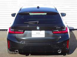 さらに、全国の正規ディーラーにて、対応可能な認定中古車保証付となります。アフターメンテナンスもお近くの正規ディーラーにて可能となりますので、ご安心してお選びいただけます。