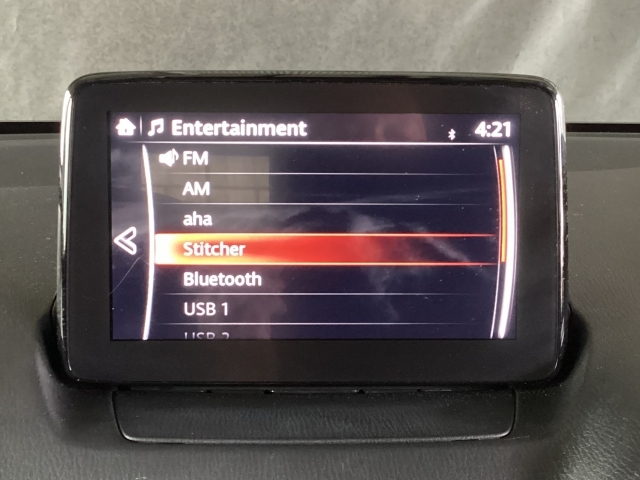 STITCHERラジオは15000以上のニュース、コメディ、スポーツ、音楽などのストリーミング放送を聴くことができるスマートフォンアプリを車で使うことができます！