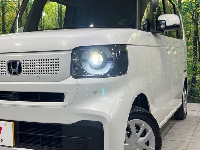 【LEDヘッドライト】悪天候や夜間走行時も良好な視界を確保し安心して運転できる高輝度LEDヘッドライトを装備！点灯速度が早く、消費電力も抑えられています。