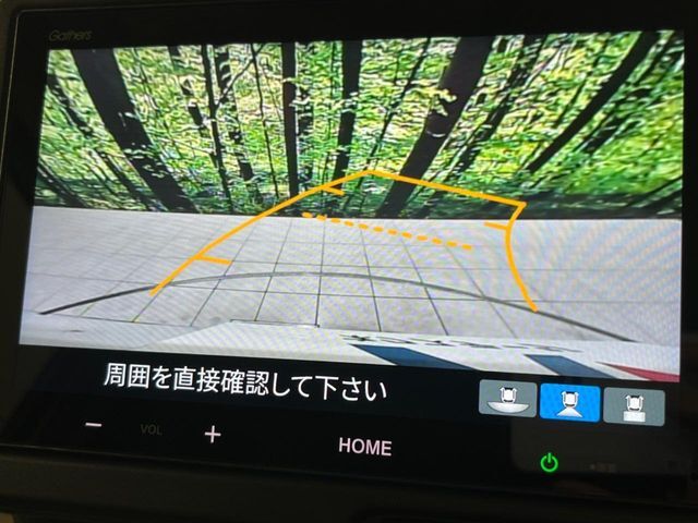 【バックカメラ】駐車時に後方がリアルタイム映像で確認できます。大型商業施設や立体駐車場での駐車時や、夜間のバック時に大活躍！運転スキルに関わらず、今や必須となった装備のひとつです！