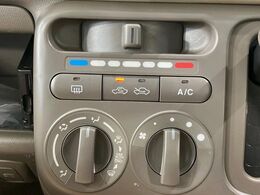 寒い冬も暑い夏も全席に快適な空調を届けてくれる、ダイヤル式エアコンを装備♪