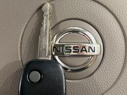 【キーレス】少し離れた場所からでもボタン一つでドアの開錠・施錠ができるのでとっても便利！ドアの鍵穴周りに傷をつけることもありません♪