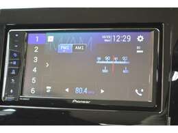 純正7インチワイドのディスプレイオーディオが装着です