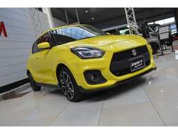 セーフティサポート搭載の内外装、機関共とても良好なチャンピオンイエローです