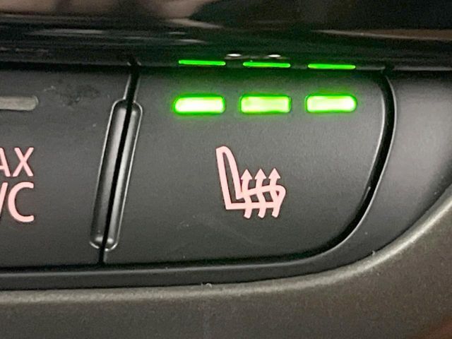 ●フロントシートヒーティング：運転席・助手席共に三段階で調節が可能なシートヒーターを装備しております。季節を問わず快適にご使用いただけます。
