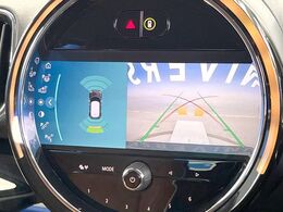 ●ガイドライン付きバックカメラ：不安な駐車もこれで安心！ガイドライン付きなので狭い箇所での駐車もラクラクです！