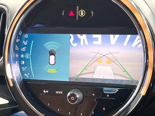 ●ガイドライン付きバックカメラ：不安な駐車もこれで安心！ガイドライン付きなので狭い箇所での駐車もラクラクです！