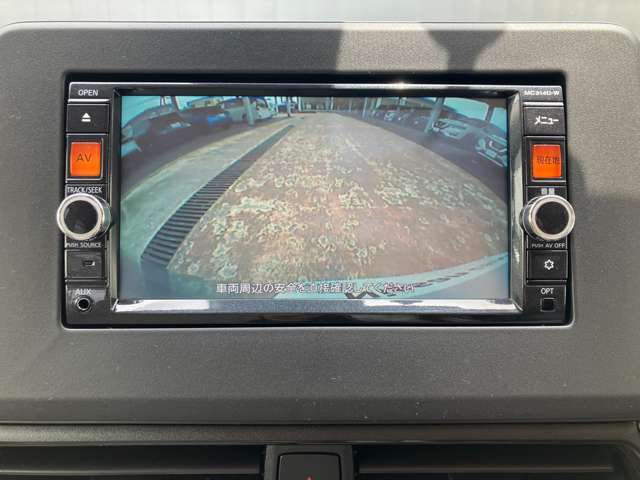 バック時に自車の真後ろの映像を映してくれますのでラクラク駐車が可能です(^_^)-☆