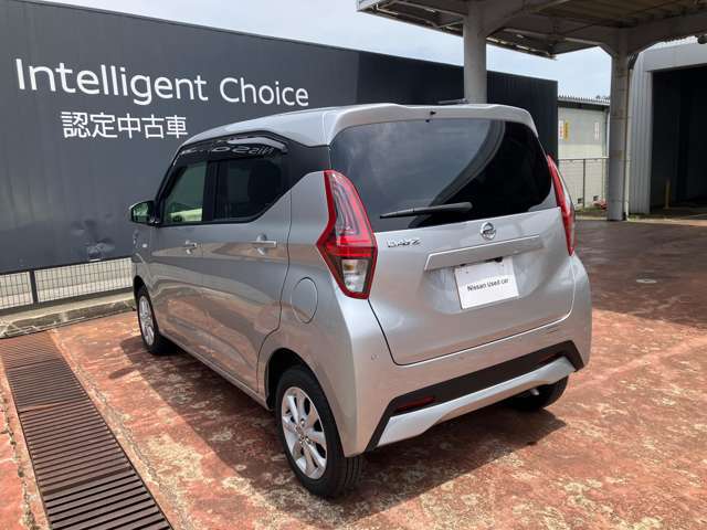 フロントだけでなく、バックソナーも付いてるので駐車時もバッチリ補助してくれます(*^^*)