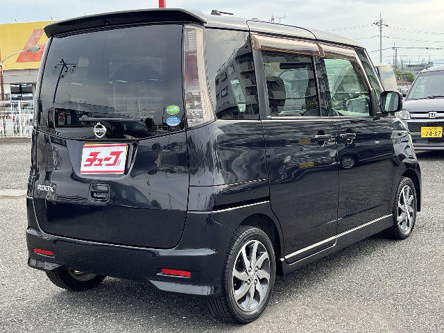 内装はルームクリーニング（室内清掃）後の納車となります♪♪除菌と消臭のメニューもご用意しております。プロスタッフがまごころ込めて仕上げます！！