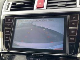 【バックカメラ】駐車時に後方がリアルタイム映像で確認できます。大型商業施設や立体駐車場での駐車時や、夜間のバック時に大活躍！運転スキルに関わらず、今や必須となった装備のひとつです！