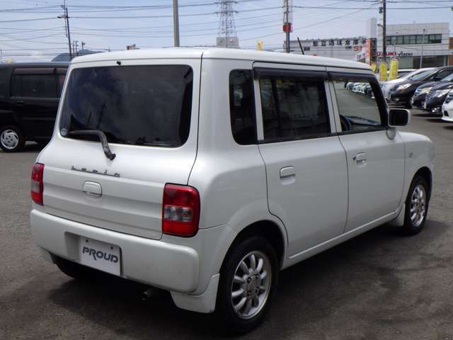 車両入庫チェックではエンジン・機関系をはじめ、電装装備、内装など100項目以上のチェックをしています。試乗も行なっていますのでご安心下さい。