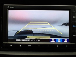 バックも安心のリアカメラ付いています。リアカメラがあると、いつでも安全にバックできますね。死角も減ります。3ビュー切り替え、ガイド線表示なので便利です。