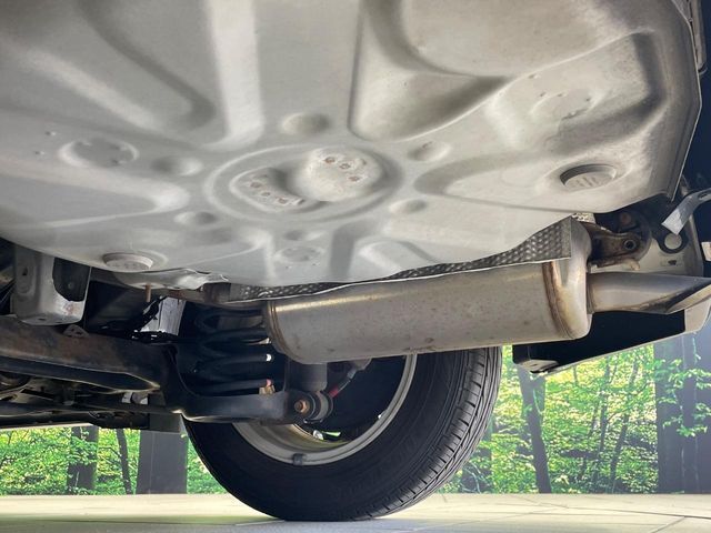 お車を安心してお乗りいただく為には、足回りの定期点検が欠かせません。サービスサポート（有償保証）では無料点検もご提供しており、安心のカーライフをお過ごしいただけるサポート体制が整っています。