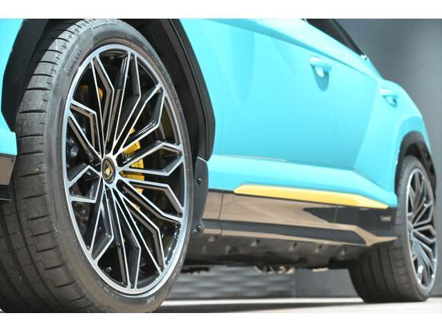 フロントタイヤサイズ【285/35R23】