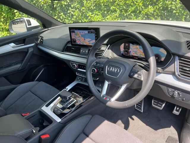 Audiのインテリアはエクステリア同様、優れたデザイン性とクオリティ、そして機能性を兼ね備えております。
