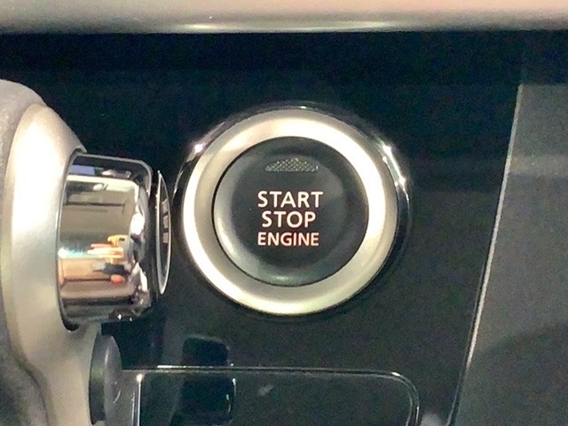 ワンプッシュでエンジンのスタート、ストップが出来て便利です。