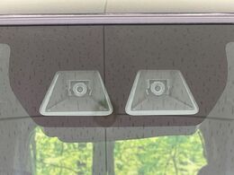 【スマートアシスト】走行中に前方の車両等を認識し、衝突しそうな時は警報とブレーキで衝突回避と被害軽減をアシスト。より安全にドライブをお楽しみいただけます。