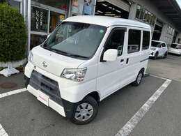 この度は、当社のお車をご覧頂き誠にありがとうございます。お車の状態や、装備の詳細はご連絡ください。担当者がご案内させていただきます