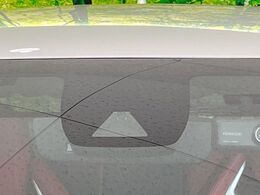 【トヨタセーフティセンス】走行中に前方の車両等を認識し、衝突しそうな時は警報とブレーキで衝突回避と被害軽減をアシスト。より安全にドライブをお楽しみいただけます。