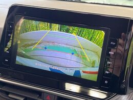 【バックカメラ】駐車時に後方がリアルタイム映像で確認できます。大型商業施設や立体駐車場での駐車時や、夜間のバック時に大活躍！運転スキルに関わらず、今や必須となった装備のひとつです！
