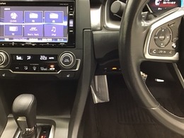 ホンダ純正メモリーナビ搭載なので、遠方へのドライブもお任せ下さい！ステアリング左手側にオーディオ関連のコントロールスイッチを配置しています。操作時は視線を逸らすことなく運転に集中できます