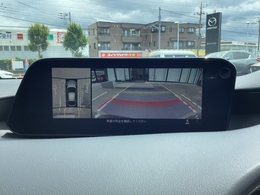狭い場所での駐車やすれ違いなどでより的確な運転操作に役立つ360°ビューモニターが装備されています。
