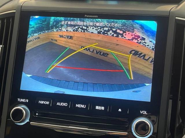 【バックカメラ】駐車時に後方がリアルタイム映像で確認できます。大型商業施設や立体駐車場での駐車時や、夜間のバック時に大活躍！運転スキルに関わらず、今や必須となった装備のひとつです！