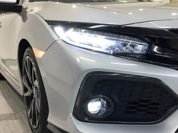 【LEDヘッドライト】ディスチャージヘッドライト（HID）と同等の明るさで、夜道や雨天走行が明るく視界良好！！　フォグライトも装備で、安心感さらにUPです♪安心ドライブを楽しんで下さい♪