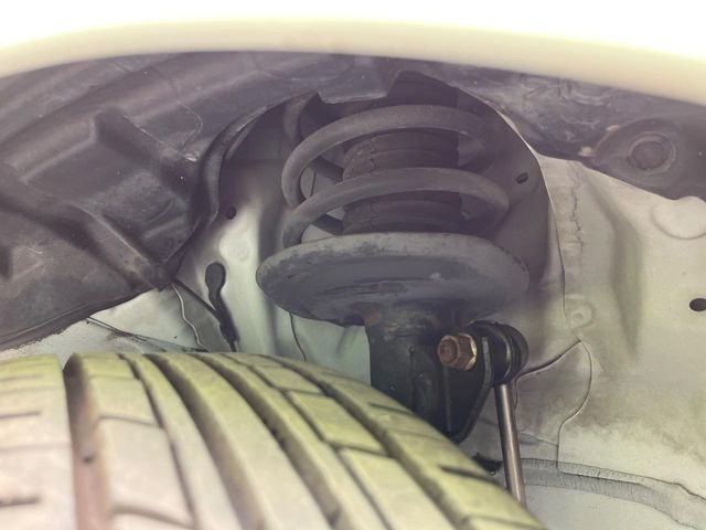お車を安心してお乗りいただく為には、足回りの定期点検が欠かせません。サービスサポート（有償保証）では無料点検もご提供しており、安心のカーライフをお過ごしいただけるサポート体制が整っています。