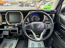 ☆ステアリングホイール☆手にしっくりくる握り心地で滑りにくく運転も快適です！