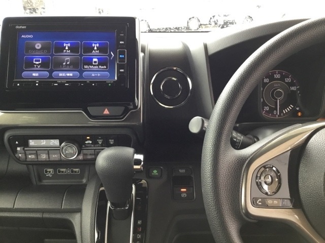 ドライブの必需品。見やすい・使いやすいHonda純正のメモリーナビを搭載。