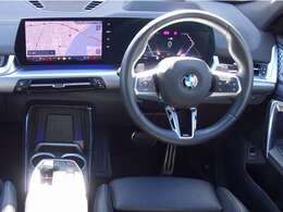 ◆インスツルメントパネルやインテリアトリムなどは、調和しなが洗練された室内を作り上げ、スイッチ類によって、優れた操作性をも実現。ドライバーの視線や動線を考え、人間工学に基づきデザインされています◆