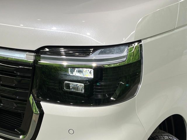 【LEDヘッドライト】悪天候や夜間走行時も良好な視界を確保し安心して運転できる高輝度LEDヘッドライトを装備！点灯速度が早く、消費電力も抑えられています。