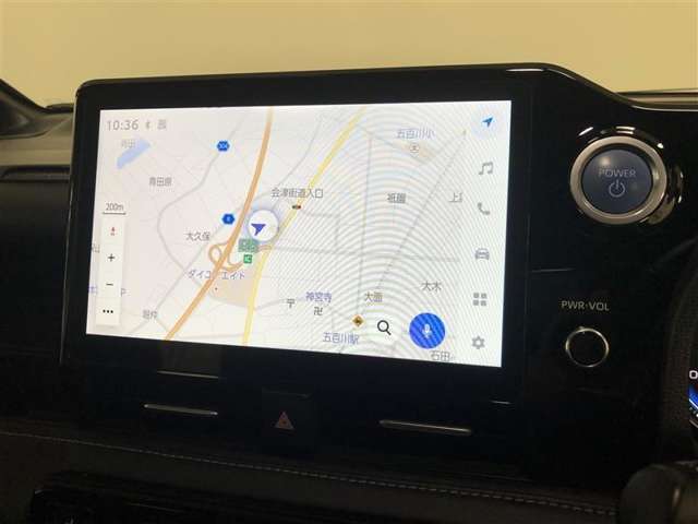 【10.5インチディスプレイオーディオ】各種オーディオ機能とスマホ連携機能を搭載。コネクティッドナビ対応。車載ナビ機能も搭載。機能の詳細につきましては、展示店舗までお尋ねください。