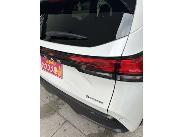 基本プラン【ヘッドライトクリーニング済】中古車のヘッドライトは黄ばみやくすみが素材上どうしても出てしまいます。しかし当店ではそれらも全てクリーニングし、透明な輝きを取り戻しております！