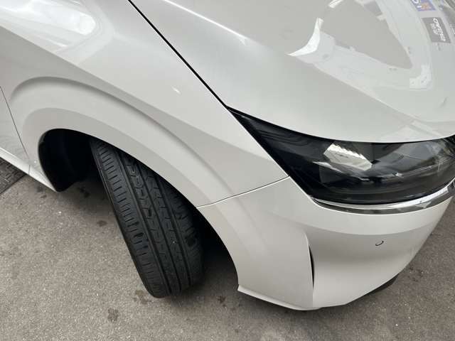 基本プラン【ヘッドライトクリーニング済】中古車のヘッドライトは黄ばみやくすみが素材上どうしても出てしまいます。しかし当店ではそれらも全てクリーニングし、透明な輝きを取り戻しております！