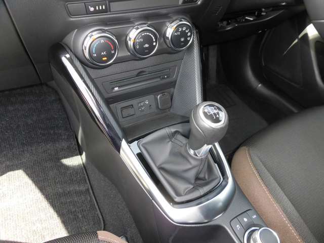 6速マニュアルのMAZDA2です♪楽しく試運転できました（＾＾）またAM/FMラジオをはじめCD/DVD/フルセグTV/USB端子/Bluetoothなどメディア関係も充実してます（＾＾）