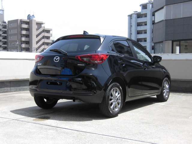 外装は多少小傷はありますが、全体的にきれいなお車です（＾＾）ラジオアンテナはカッコいいシャークフィンタイプです（＾＾）
