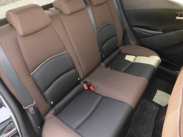 少しシミや汚れはございますので現車のご確認をお願いいたします♪