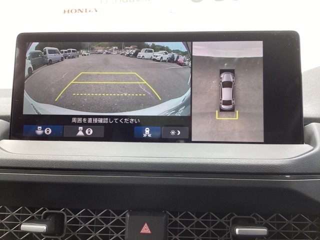 ガイド線表示機能付きのバックカメラで、バックでの車庫入れも安心です。