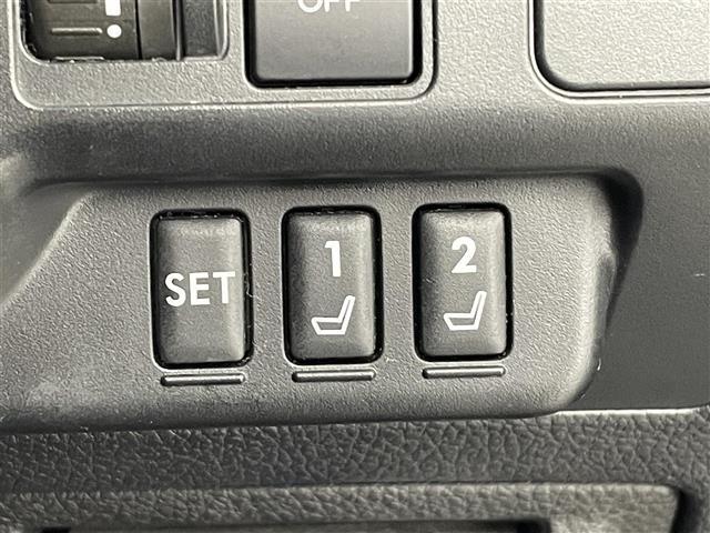 【ポジションメモリー/パワーシート(メーカーオプション)】それぞれのスイッチを押すと、あらかじめ設定したドライビングポジションに自動で調整してくれます。
