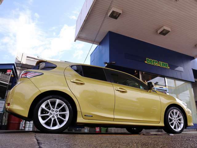 DECOLINEの車両は、きっちりと車歴のわかる車両になり、背景のしっかりした車両になります。さらに、入庫時にはしっかりと下回りを含め、入念に車両チェックした厳選された車両になります。