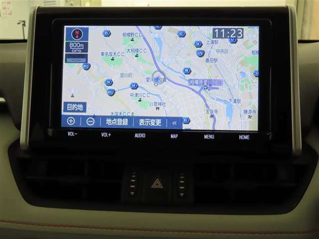 トヨタ純正ナビ装備！地図描写は文字も道もクリアで見やすく、滑らかに表示します。これさえあればもう道に迷わないですみますね♪フルセグで地上波デジタル放送TVもバッチリ綺麗に見れちゃいます♪