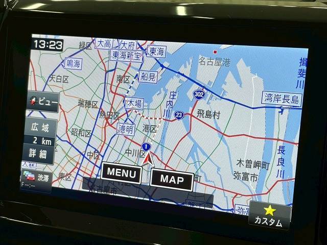 【純正メモリーナビ】です。ラジオ視聴やBluetooth等充実装備。