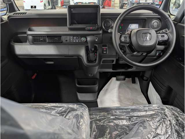 オーディオの取付位置も見やすい場所にあり、その他のスイッチ類も運転者が操作し易い様に配置されています。